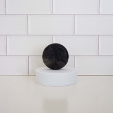 Cargar imagen en el visor de la galería, Jabón facial - piel grasa (carbón activado)